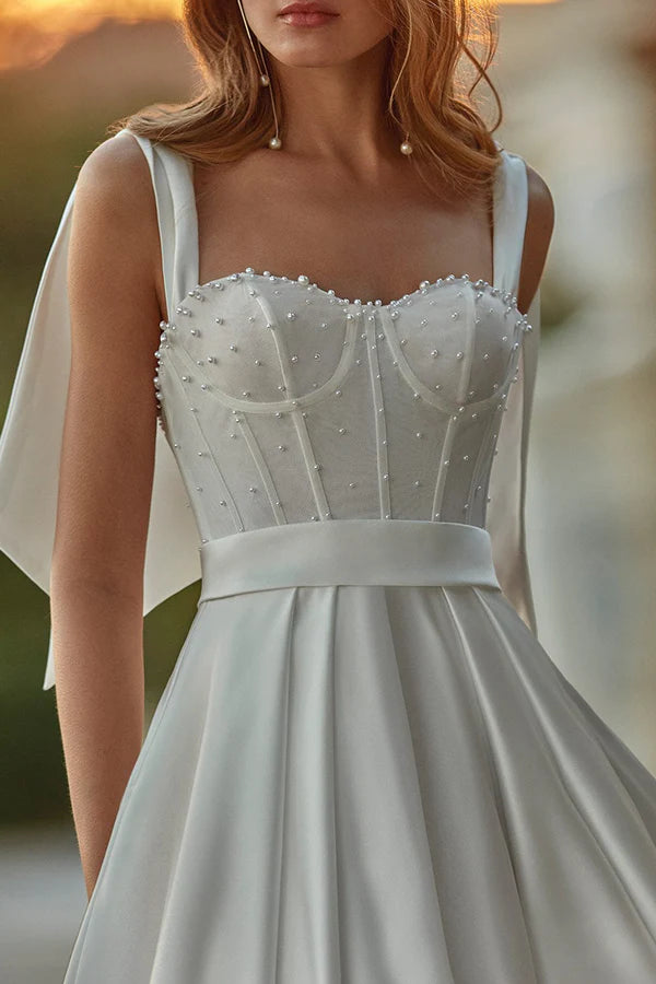 Abito da sposa in raso con scollo a cuore e tasche, linea A